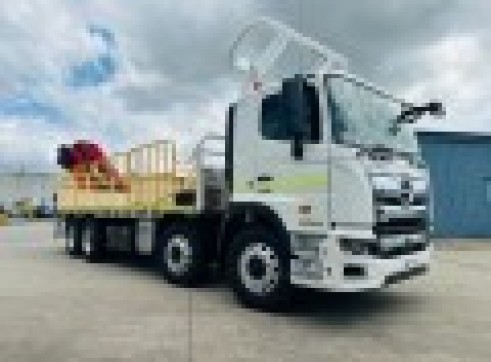 8x4 Crane Truck – 27,500kg GVM – 8m Tray – 13.8t payload