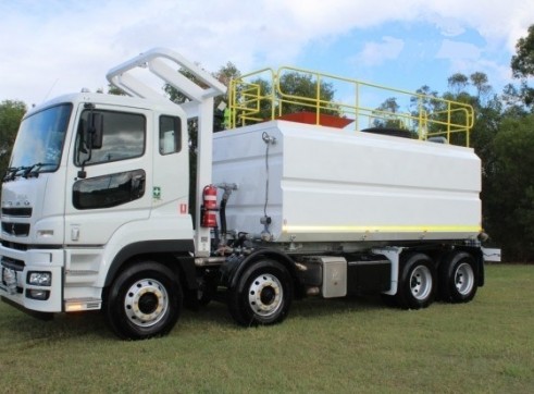 18,000L 8x4 Water Truck with ROPS 1
