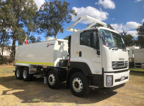 18,000L 8x4 Water Truck with ROPS 2