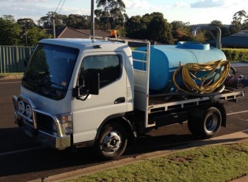 2 Tonne Tipper with Optional slide in 2000L Water Tank