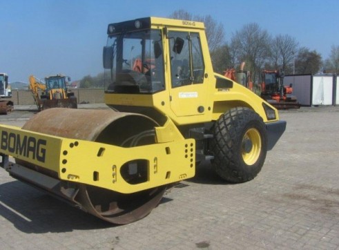 12T Bomag BW211D Smooth Drum Roller 1