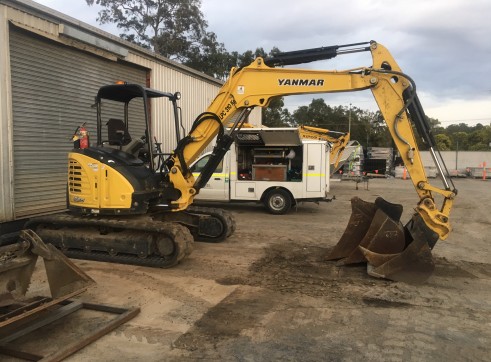 2015/2017 5.5T Yanmar excavators for hire short/long term 4