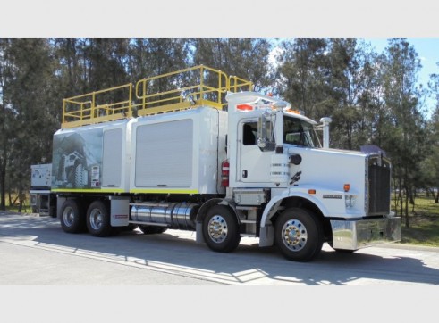 2015 Kenworth T659 8x4 Service Truck 13K L Diesel & 7x700L Oil Tanks