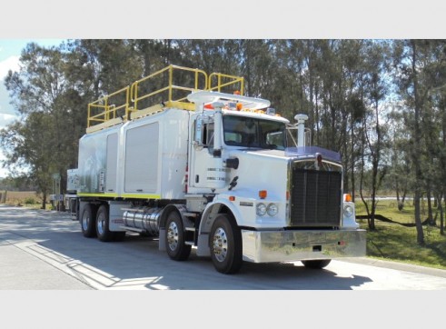 2015 Kenworth T659 8x4 Service Truck 13K L Diesel & 7x700L Oil Tanks 2