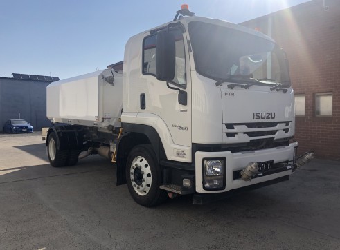 2016 Isuzu 9,000Lt Water Truck