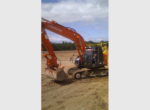 22 ton excavator with GPS 4
