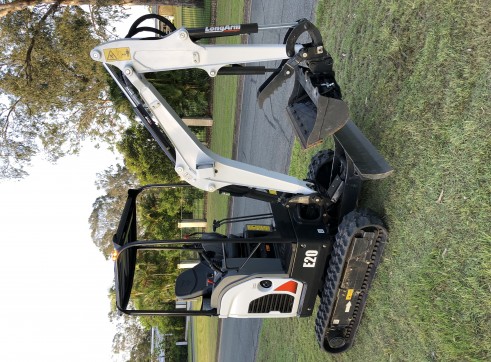 2T Excavator, with tilt bucket, grab and retractable to 980mm 2