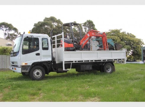 3 tonne excavator and bobcat combo with tipper