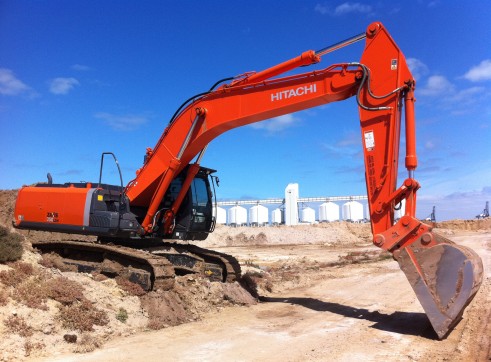 35 Ton Hitachi Excavator 