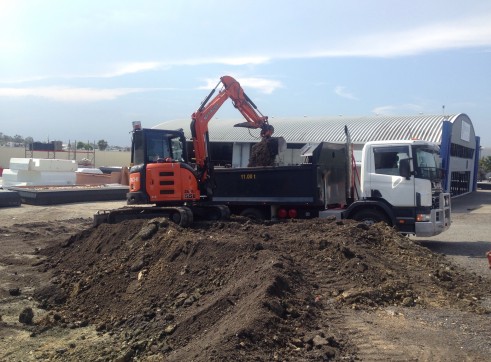 5.5 tonne Hitachi Excavator 2