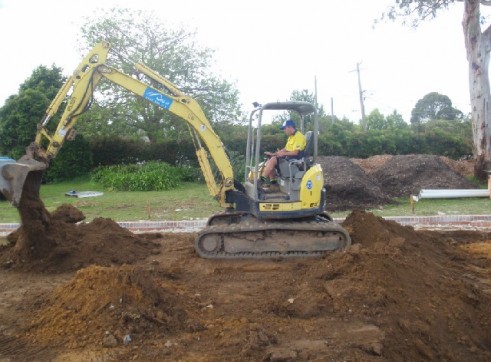 5t Excavator with Attachments 1
