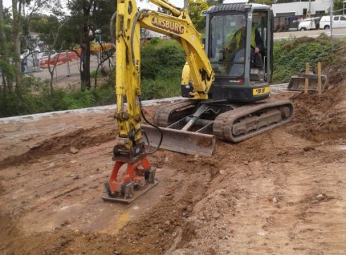 8 tonne Excavators 1