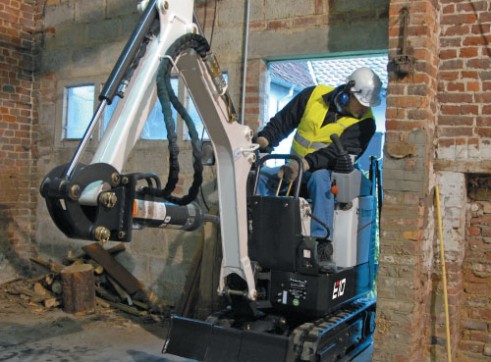 Bobcat E10 1 tonne excavator 1