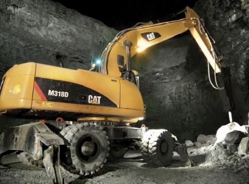 CAT 18T Excavator low hrs late model 1