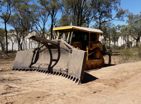Cat D8T for hire