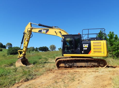 Caterpillar 25T Excavator with GPS 1