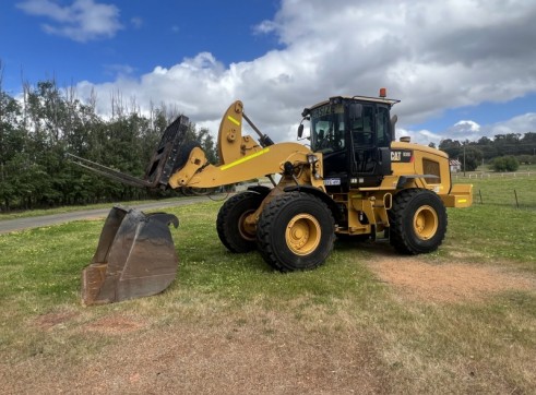 Caterpillar 938K Loader with bucket and forks
