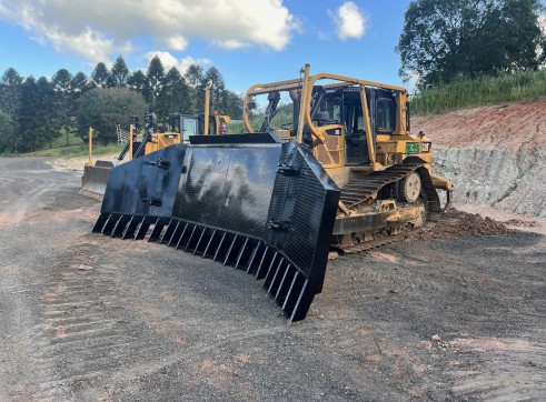Caterpiller D6T dozers for hire LGP XW and Coventional undercarriages