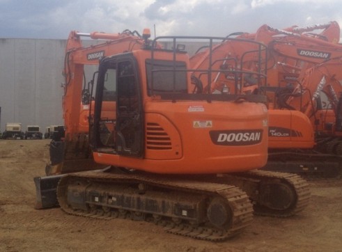 Doosan DX140LCR Excavator 2