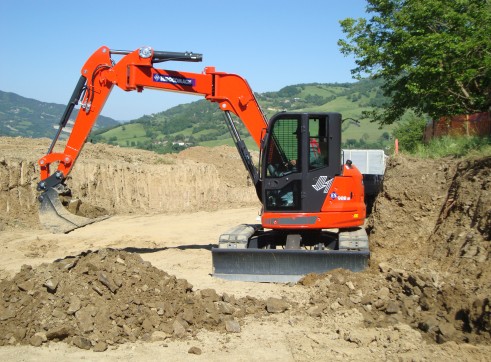 ECM 9.5 Tonne Excavator  1