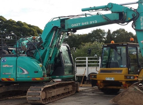 Excavator 14 - 19 tonne  Zero Tail Offset boom with attachment