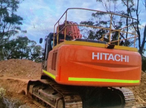 30T 2011 Hitachi Excavator ZX-330 $450 p/day 2