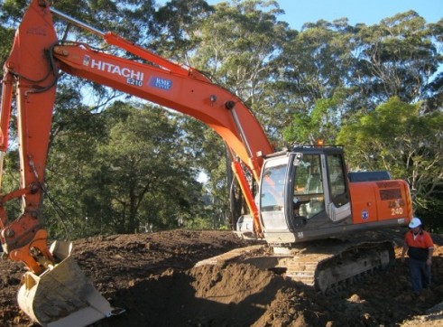 Hitachi ZX240-3 25 tonne Excavator 2