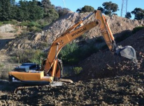 Hyundai 320LC-9 32 Tonne Excavator 1