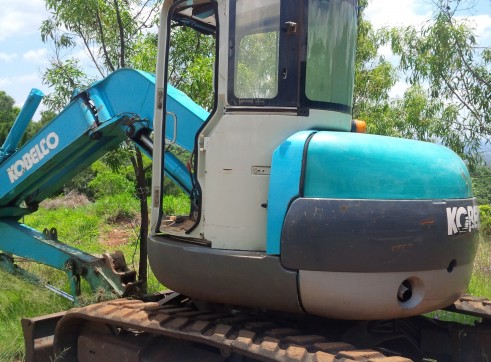 Kobelco 8T Excavator with Wide Range of Attachments