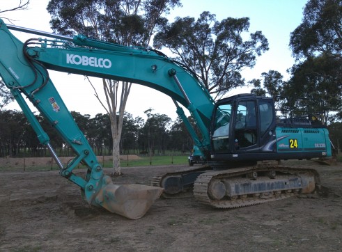 Kobelco SK330 excavator with height and slew limiters