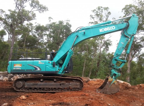 Kobelco SK350LC Excavator 1
