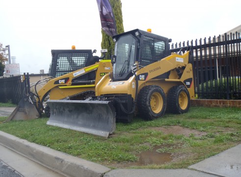 KR 18 CATERPILLAR 232B2 (WITH OR WITHOUT 6 WAY DOZER BLADE) 2
