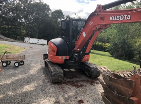 Kubota 5.5T Excavator w/full set buckets, ripper and auger drive 1