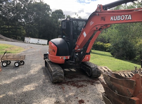 Kubota 5.5T Excavator w/full set buckets, ripper and auger drive 3