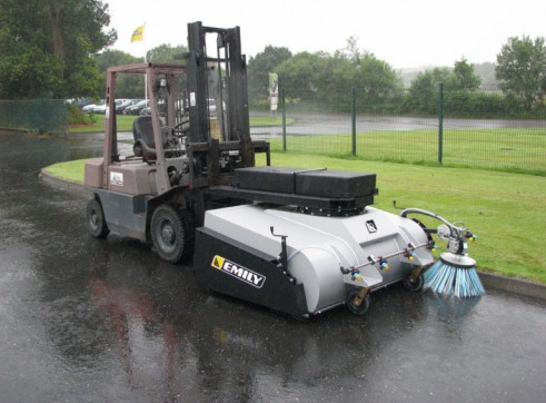 Leader Clean Collection Sweeper