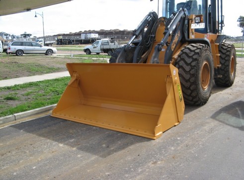 LM Series 4 In 1 Bucket