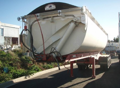 Side Tipping A Trailer 3